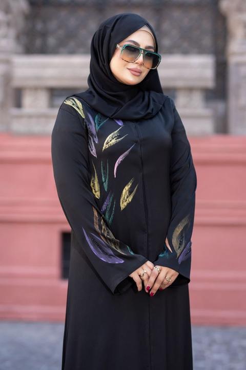 Abaya en Soie Satinée – Motifs Artistiques Peints à la Main & Foulard Assorti