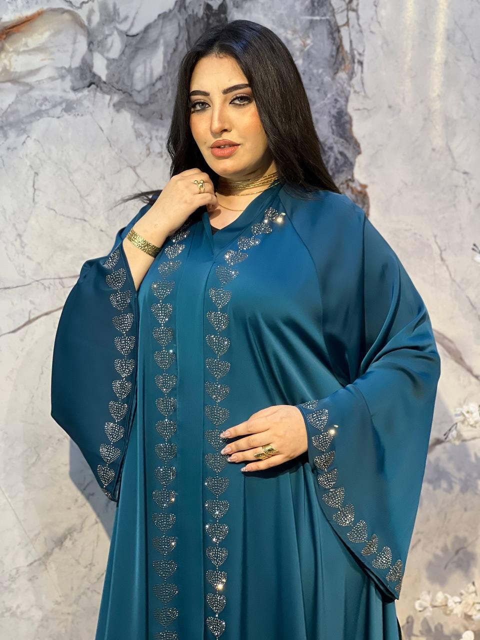 Abaya en Soie Satinée – Broderie Cœur & Strass Étincelants