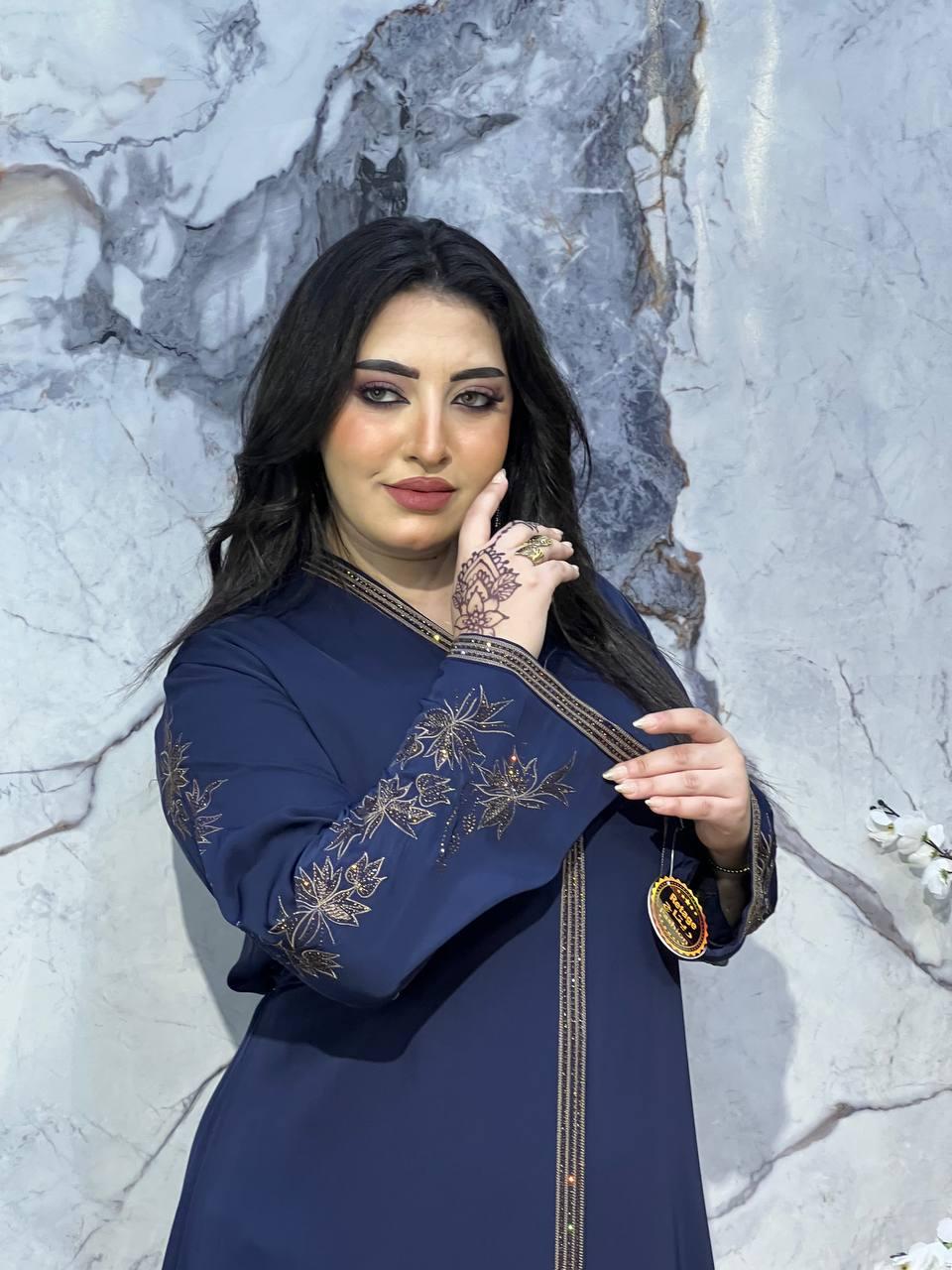 Abaya en Crêpe de Soie – Élégance Florale