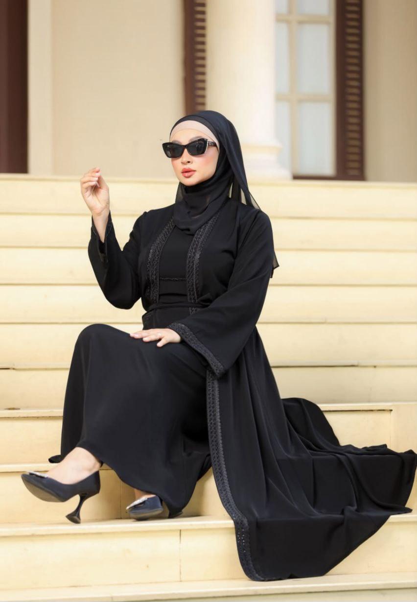 Abaya Élégance Royale en Soie – Ensemble 2 pièces robe & kimono brodé