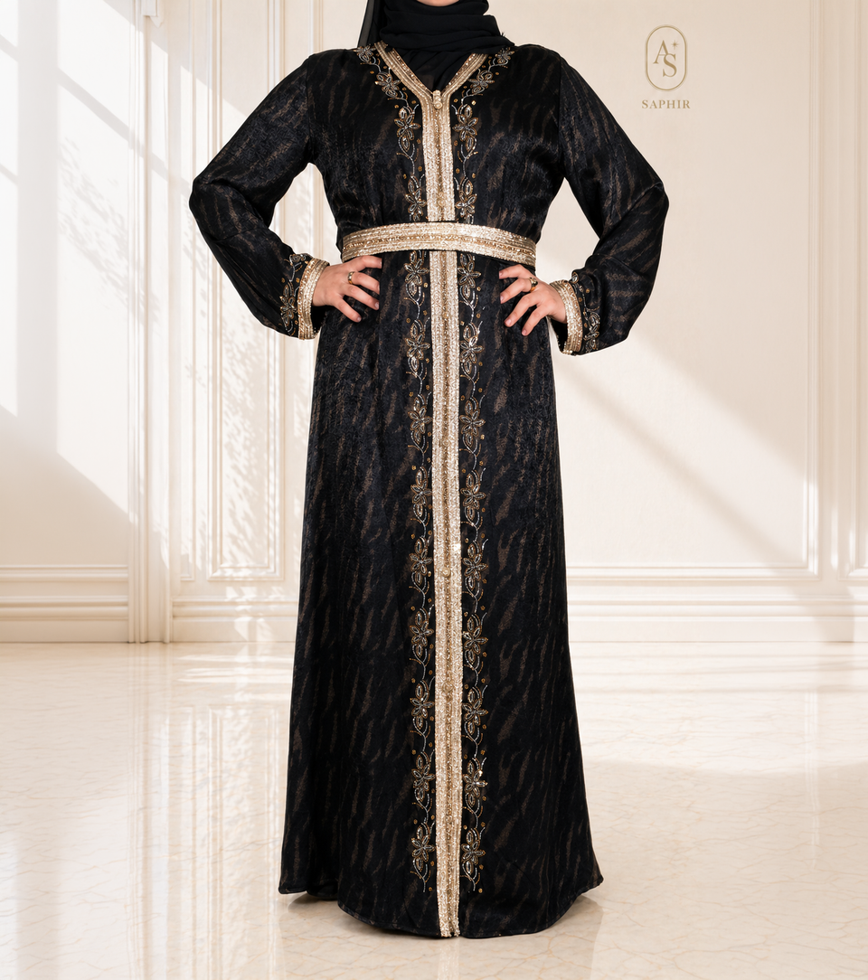 Caftan noir en soie d’exception à broderies dorées