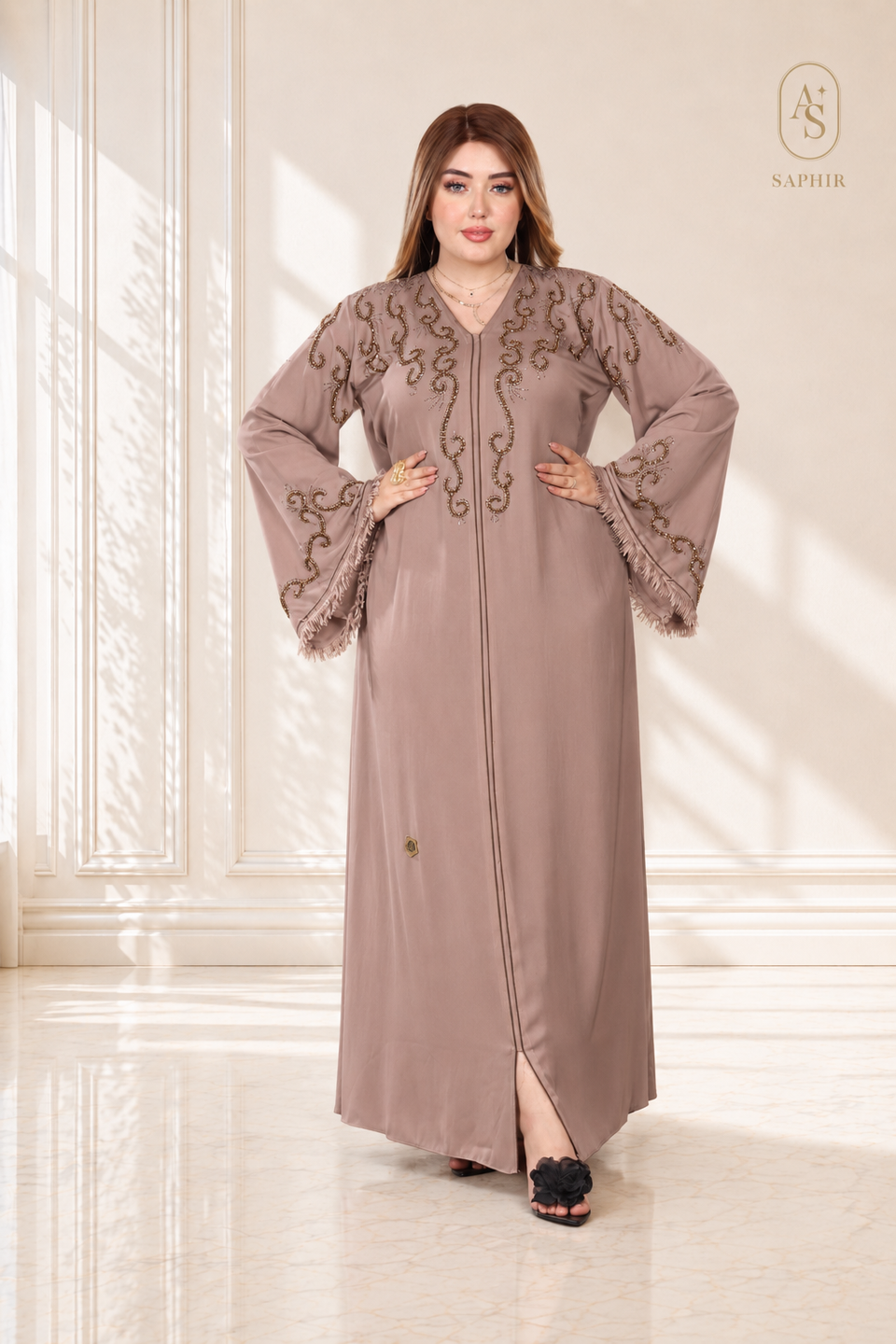 Abaya Farah en Soie avec Voile et Strass Cousus Main