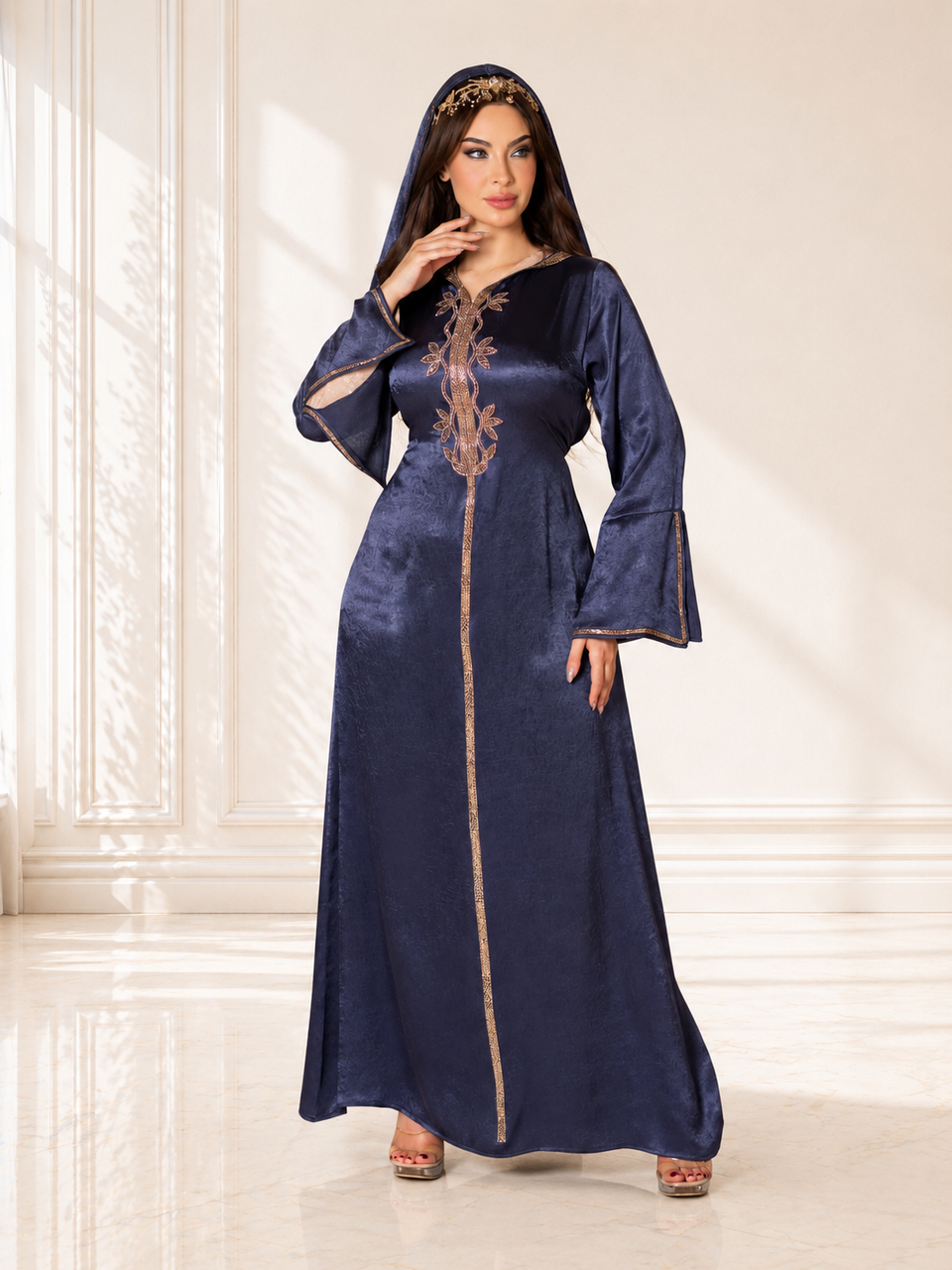 Abaya Charazat bleu nuit satinée avec capuche