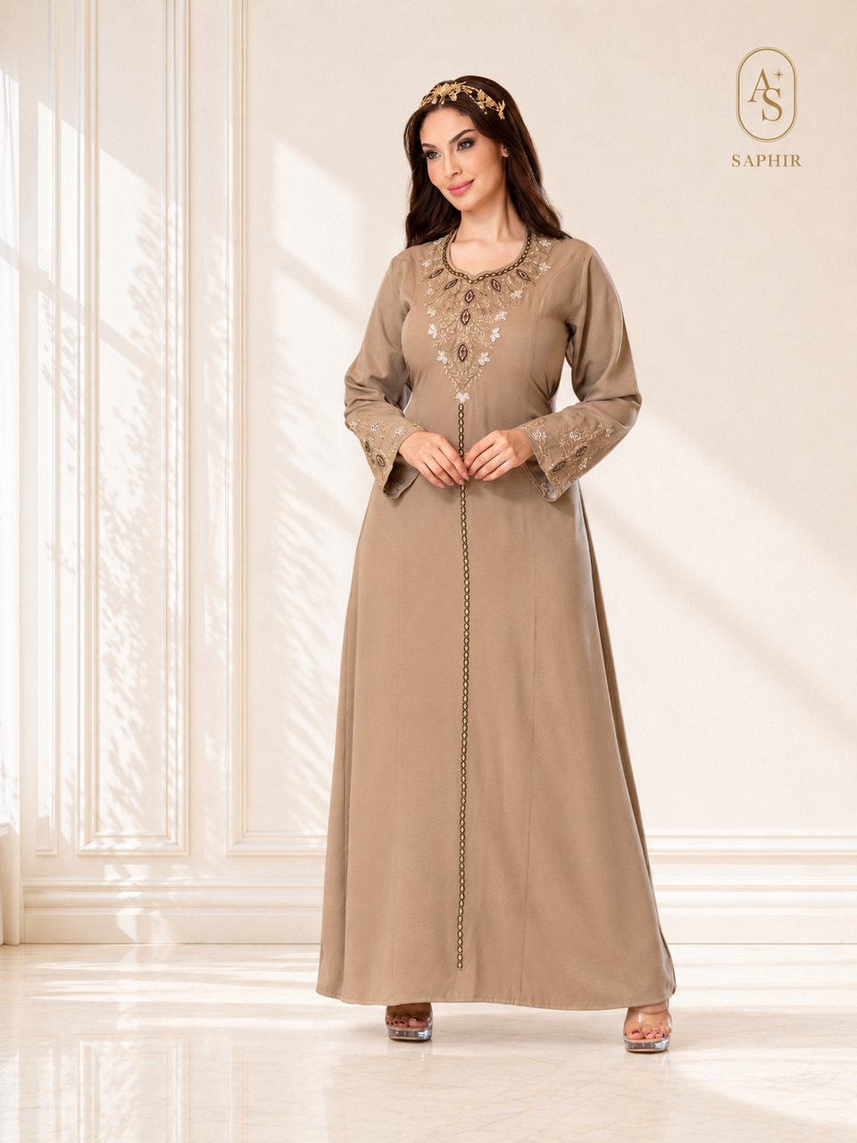 Abaya Dalila en crêpe léger brodé